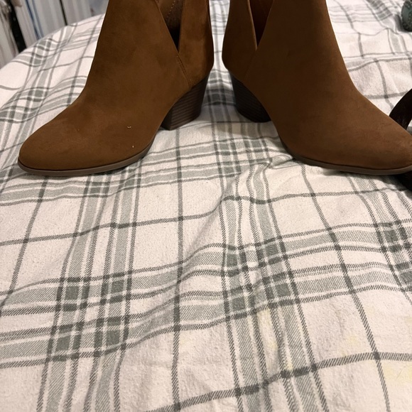 Light brown boots size 71/2. Brand new. - Picture 4 of 4